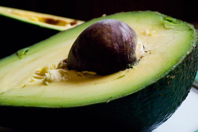 アボカドに含まれるオイルが良質/Avocado by threelayercake