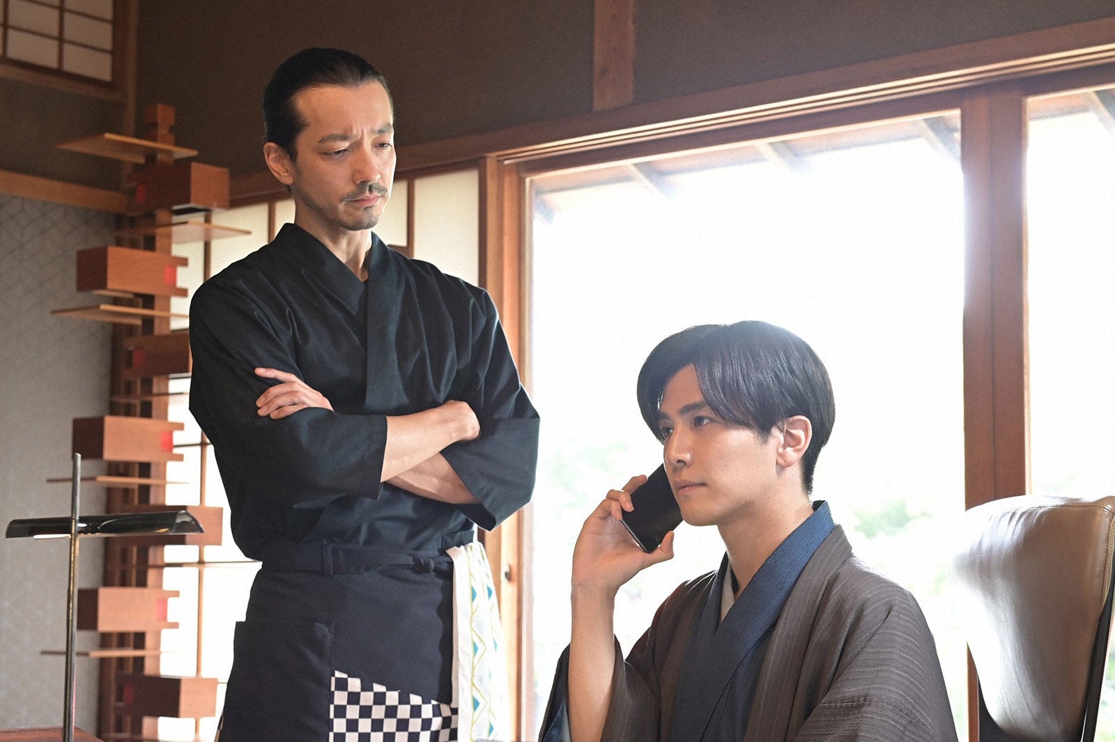 金子ノブアキ、岩田剛典「プロミス・シンデレラ」最終話より（C）TBS