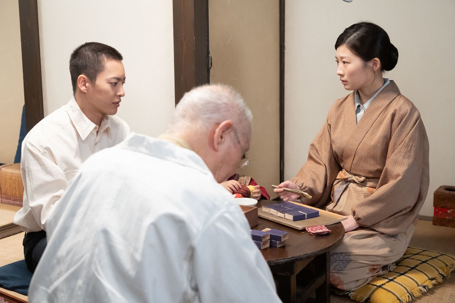 三山凌輝、伊藤沙莉（C）NHK