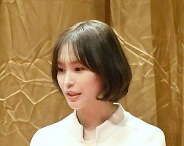 うわっ腰の位置が高すぎだろ！ 南沙良が凄い服装で舞台挨拶 TVで分からない足の長さに驚き 有村架純の隣で透明感ビジュ負けてない「ビビった」「話が入ってこない」