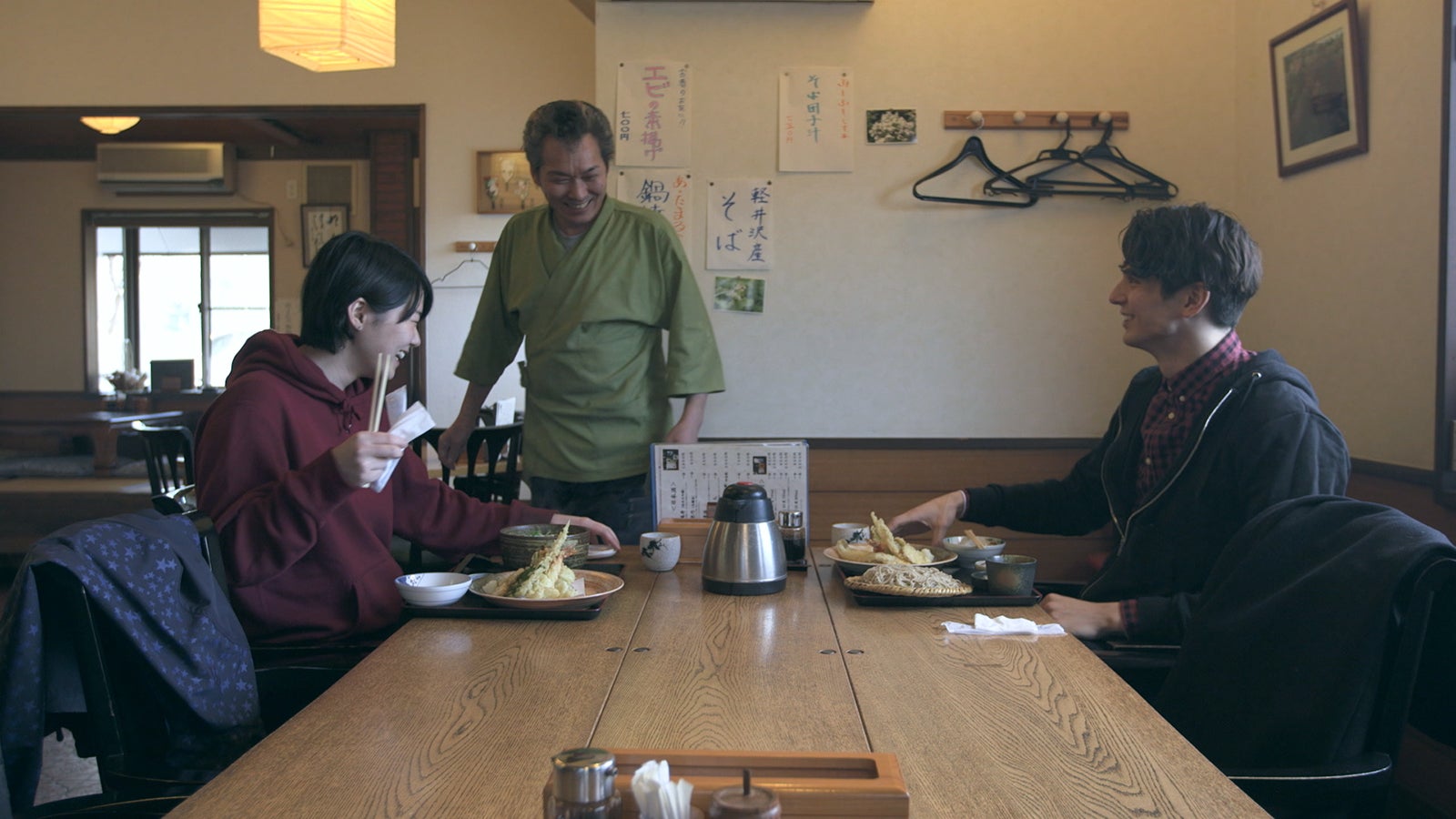 つば冴の実家の蕎麦屋へ／つば冴、至恩「TERRACE HOUSE OPENING NEW DOORS」11th WEEK（C）フジテレビ／イースト・エンタテインメント