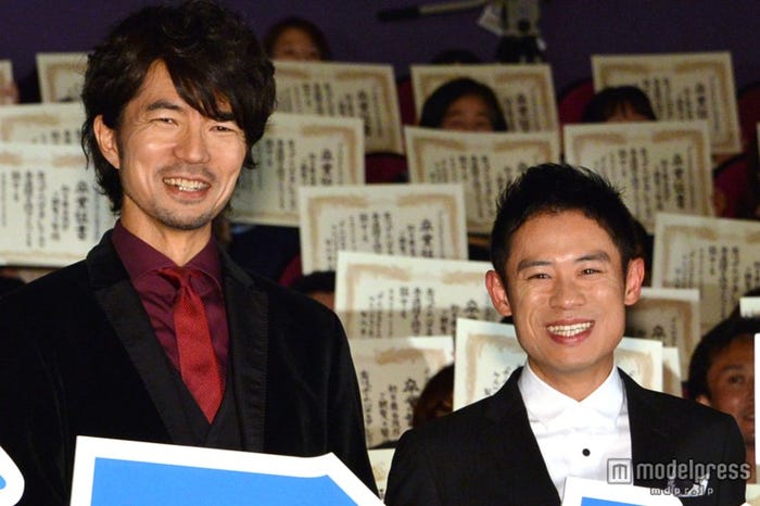 仲村トオル(左)と伊藤淳史(右)