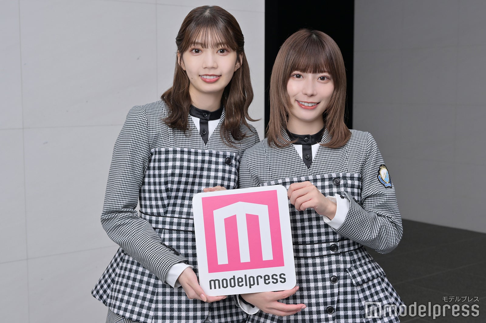 高本彩花、東村芽依／日向坂46（C）モデルプレス