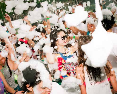 関西一早い海開き“泡ビーチ”にBENIら豪華ゲスト出演 名物グルメ集結“食ビーチ”も