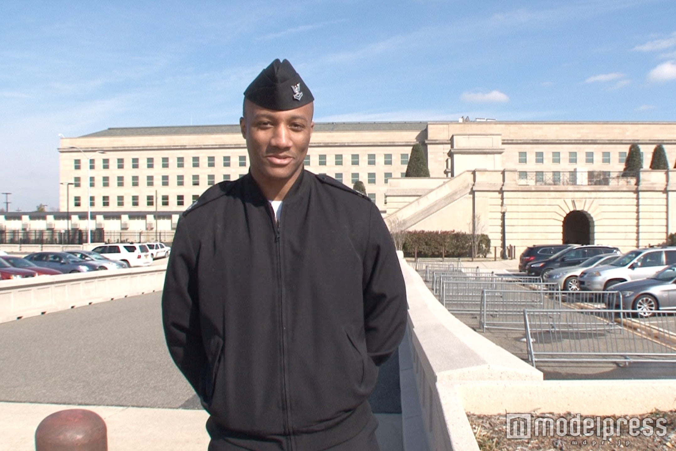 アズミさんの夫・ブランドンさんがペンタゴンの内部を紹介／画像提供：毎日放送