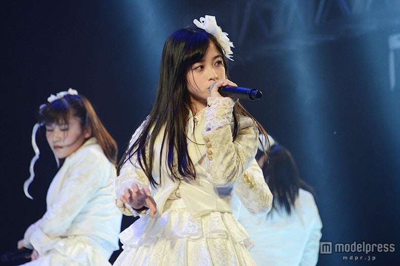 橋本環奈らRev．from DVL、全力パフォーマンスで魅了　全員で行きたい所とは？