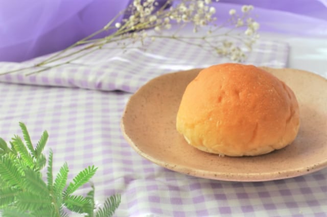 成城石井「マスカルポーネのバターロール」1個を上から撮ったところ