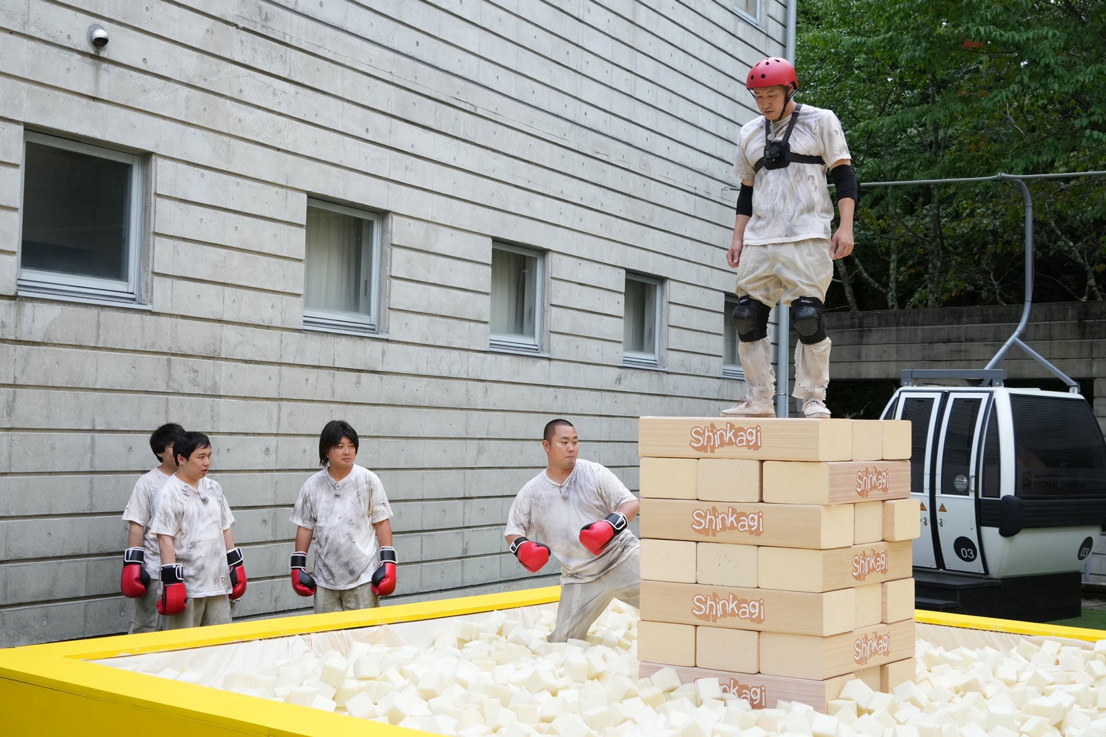 （左から）せいや、秋山寛貴、松尾駿、岡部大、長田庄平（C）フジテレビ