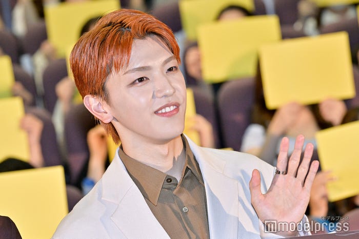 笑顔を高塚大夢(C)モデルプレス