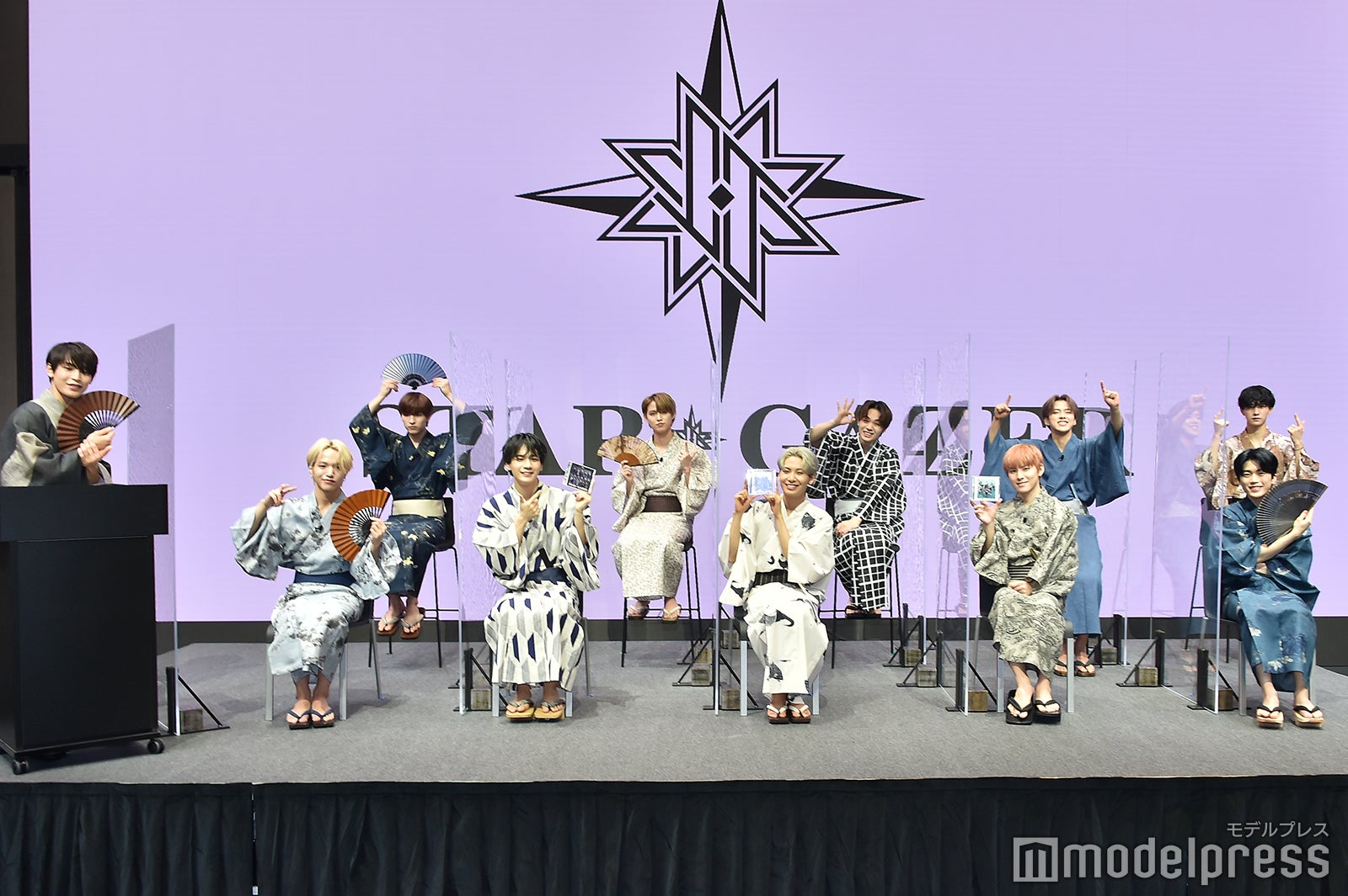 JO1／（左から）與那城奨（後列）金城碧海、白岩瑠姫、鶴房汐恩、河野純喜、佐藤景瑚（前列）大平祥生、豆原一成、川尻蓮、川西拓実、木全翔也 （C）モデルプレス