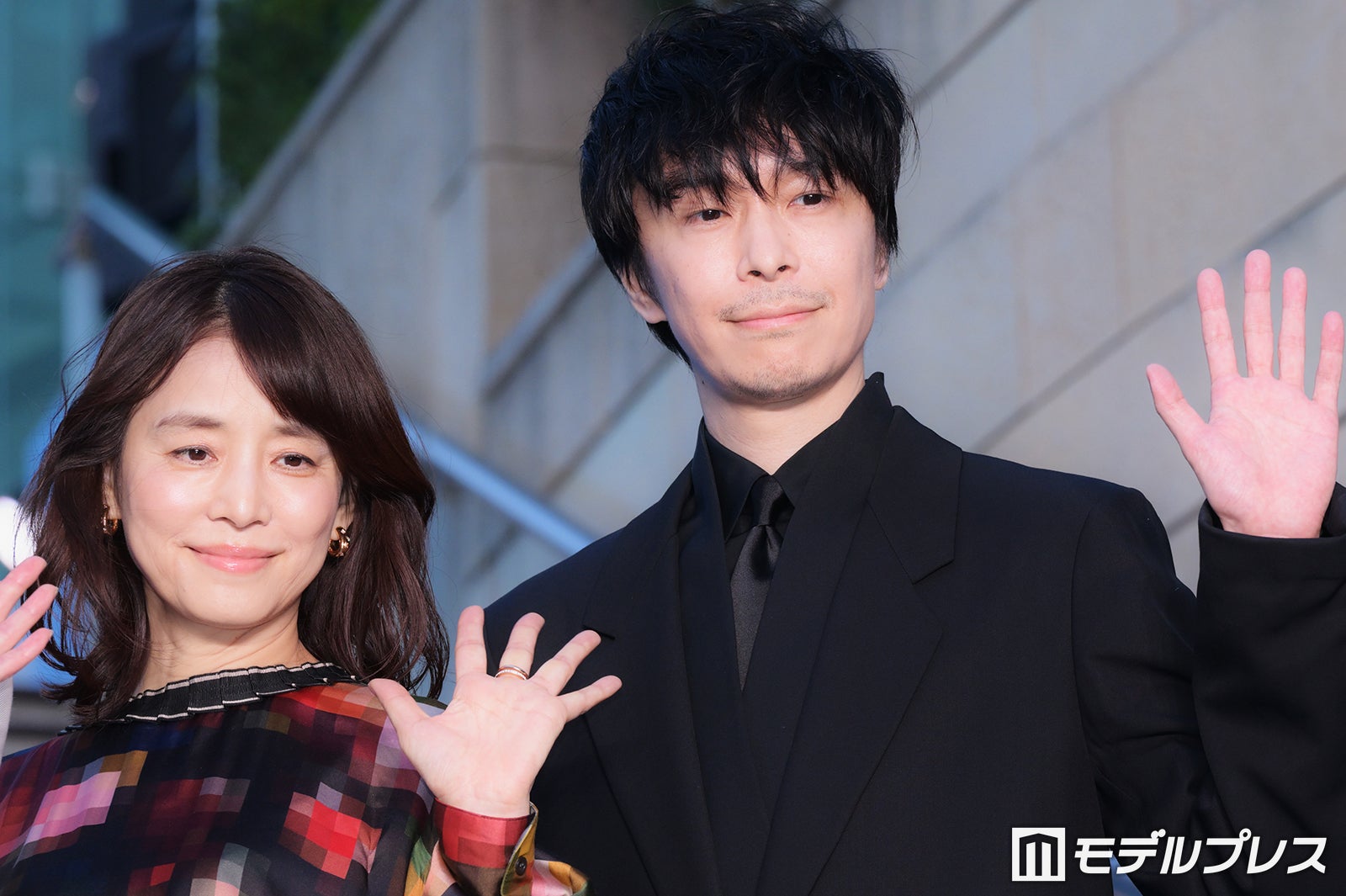 石田ゆり子、長谷川博己（C）モデルプレス