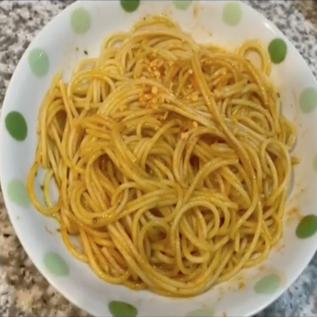 皿に盛られたパスタ