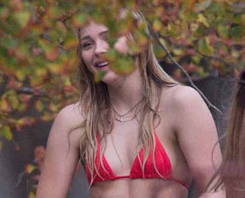 脱ぐとすごい? クロエ・グレース・モレッツのビキニ姿