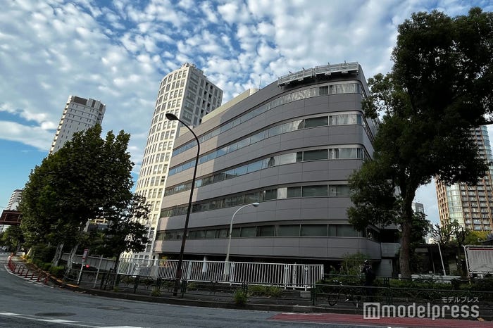 看板撤去作業を開始したジャニーズ事務所/2023年10月5日撮影(C)モデルプレス