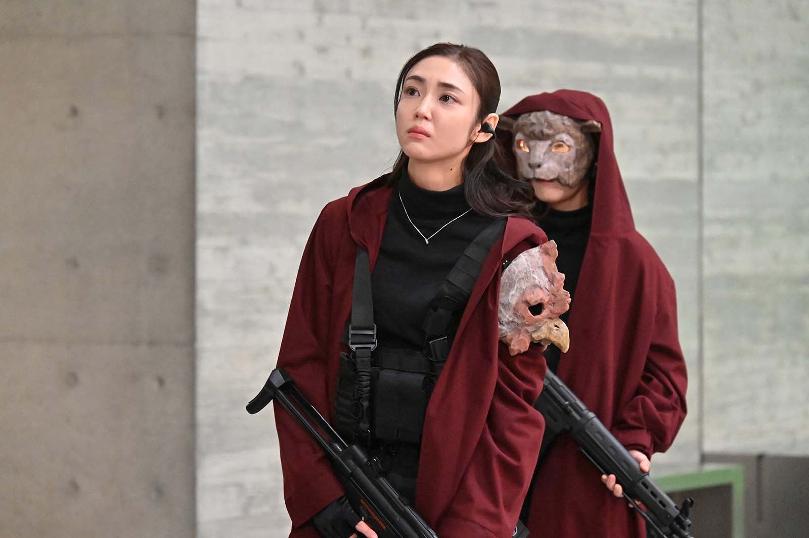 山谷花純「新空港占拠」第2話より（C）日本テレビ