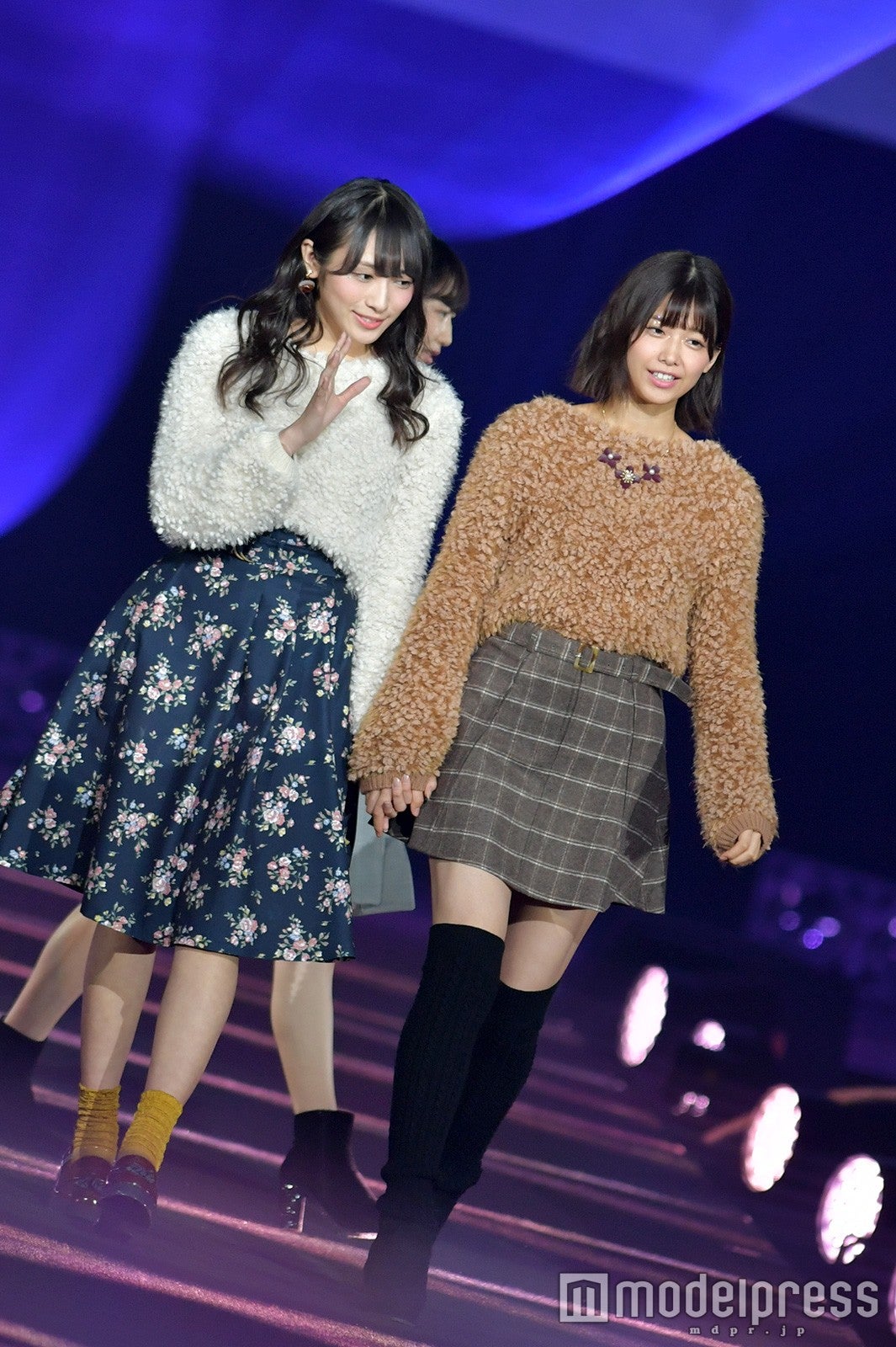 渡辺梨加＆渡邉理佐（C）モデルプレス