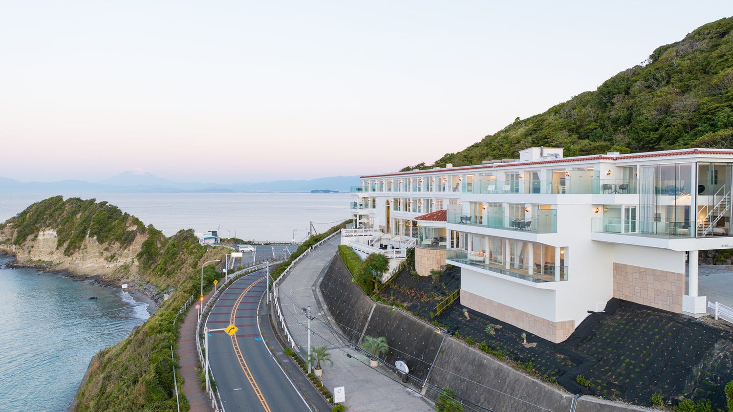 葉山の絶景オーシャンビューを眺める「葉山ホテル音羽ノ森」再オープン 愛犬と泊まれるスイートも新設