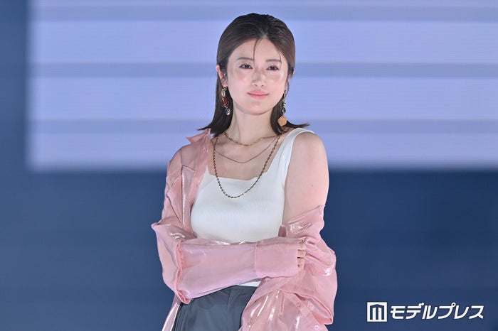 樋口日奈、美デコルテ披露ウエディングドレス姿に絶賛の声「見惚れる」「国民の嫁」