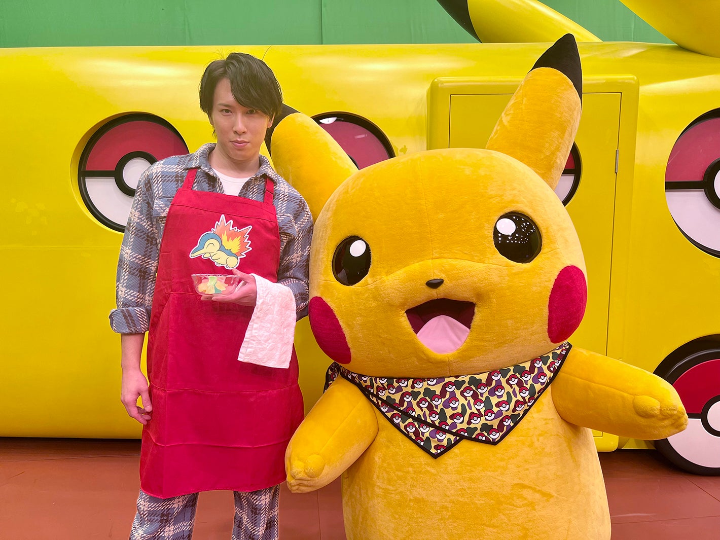 Snow Man宮舘涼太、ロイヤルでキラキラな“こはく糖”作りに挑戦