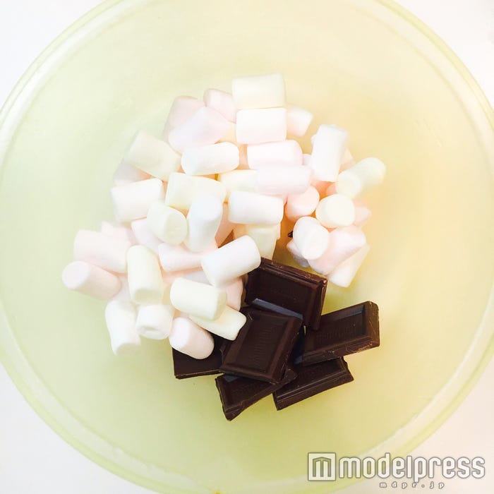 チョコ&マシュマロを溶かそう!/画像提供:柏原歩