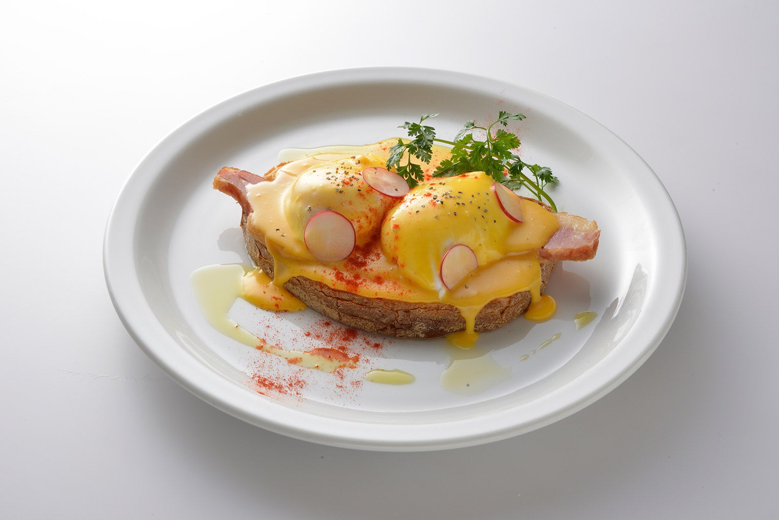 エッグベネディクト／画像提供：UCC 上島珈琲株式会社