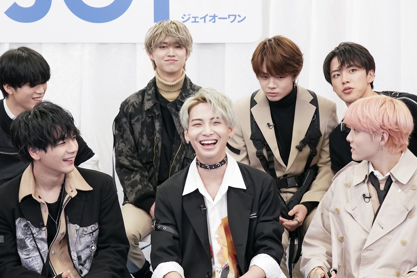 JO1／川尻蓮（前列中央）（C）LAPONE ENTERTAINMENT 