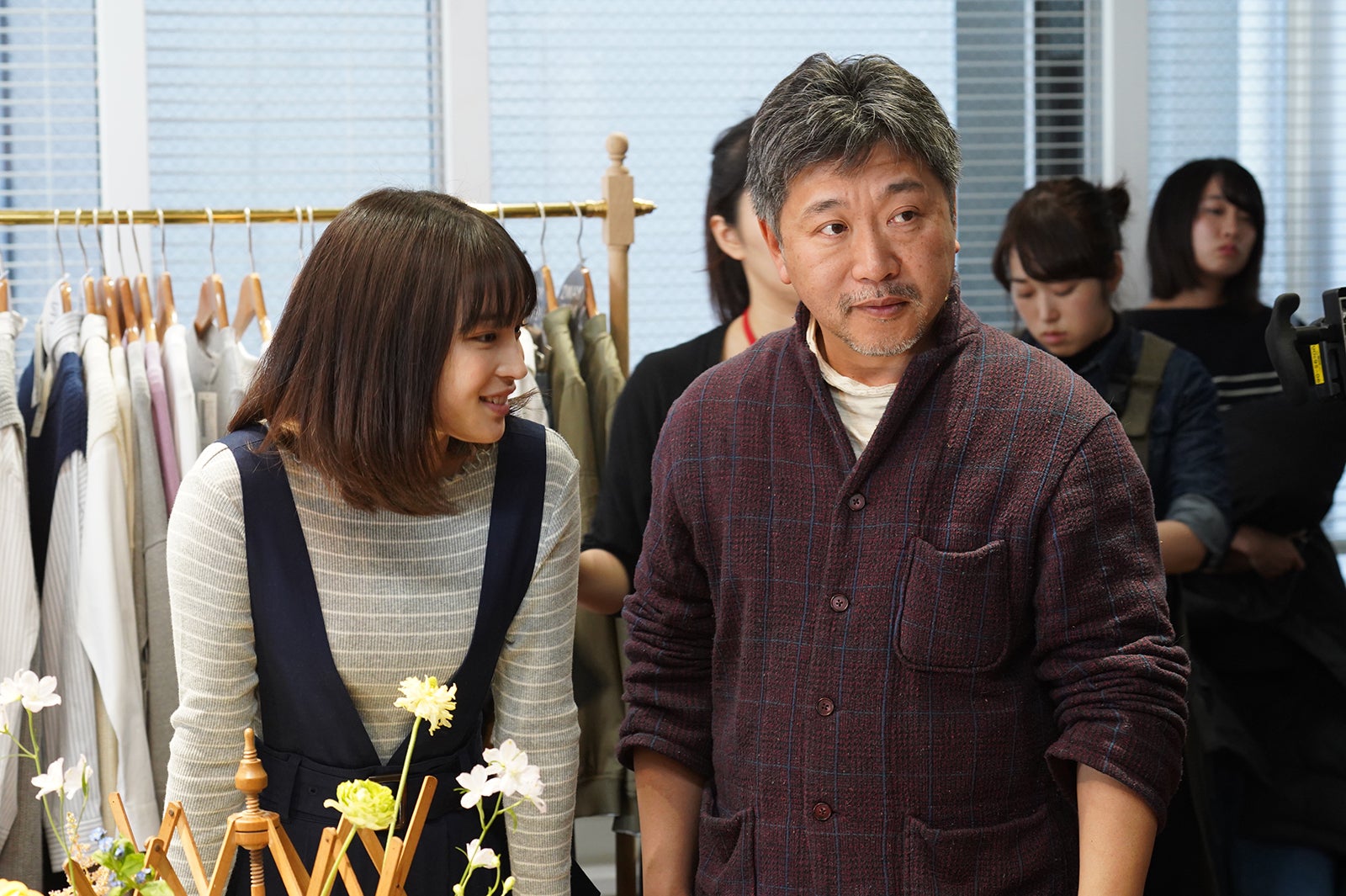 広瀬すず、是枝裕和監督（提供画像）