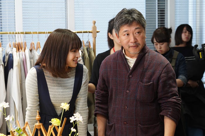 広瀬すず、是枝裕和監督(提供画像)