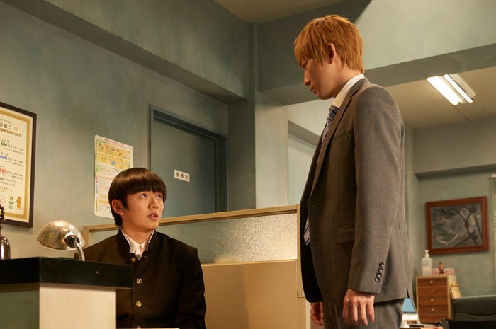 濱田龍臣、波岡一喜「モブサイコ100」第8話より(C)ONE・小学館/ドラマ「モブサイコ100」製作委員会