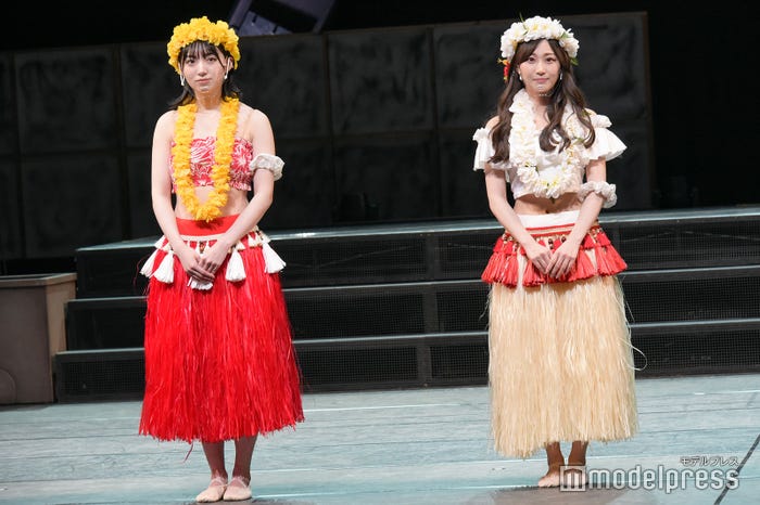 (左から)太田夢莉、潮紗理菜(C)モデルプレス