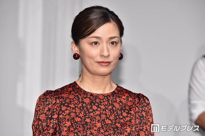 尾野真千子“もう1人のヒロイン”と話題「虎に翼」ナレーション裏話告白 “スンッ”にも言及