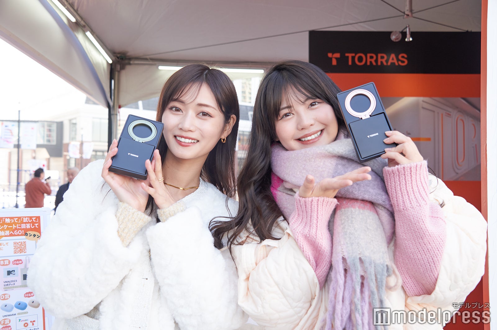 （左から）花波・加藤愛梨（C）モデルプレス