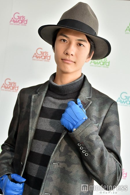 モデルプレスのインタビューに応じた鈴川博紀（C）モデルプレス