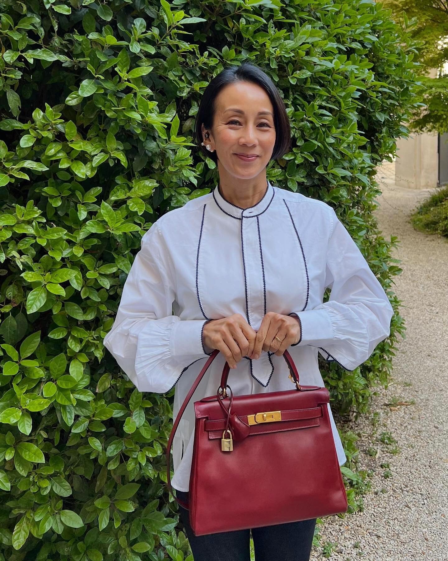 パリ在住・中村江里子アナ、夫＆娘2人との家族ショット公開 母の日のサプライズに「愛が伝わる」「旦那さんお茶目で可愛い」の声