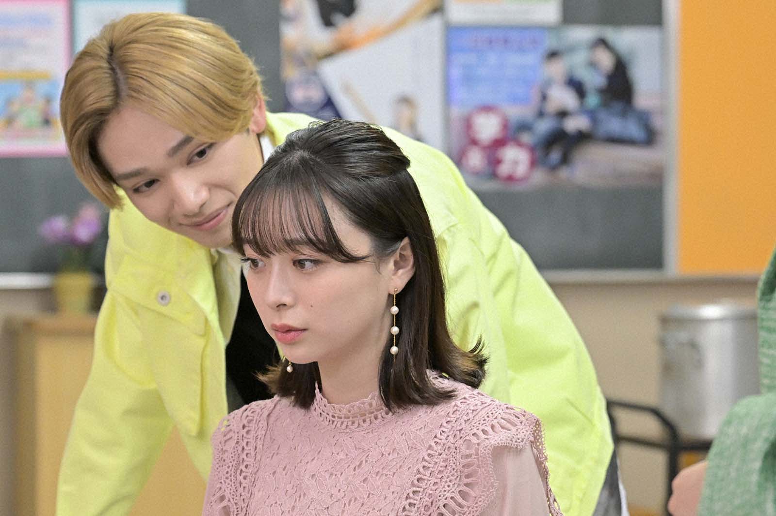 宮世琉弥、田鍋梨々花「くるり～誰が私と恋をした？～」第6話より（C）TBS