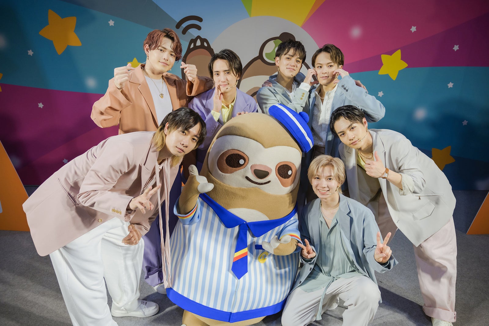 Travis Japan、初の台湾訪問　空港にファン400人殺到・漫画展覧会でパフォーマンス