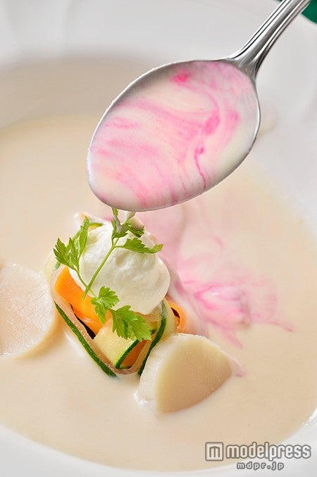 イーストサイド・カフェ、スペシャルコース ￥2,570（C）Disney