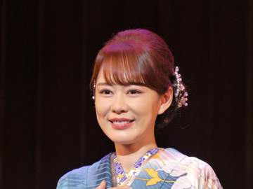 丘みどり 新曲MVにAKB48センター・伊藤百花が出演「すごく可愛くて礼儀正しい」秋元康氏が作詞・総合プロデュース