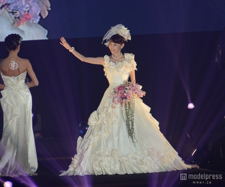 東北初開催のTGC福島のYUMI KATSURAステージでウエディングドレス姿を披露した太田光代