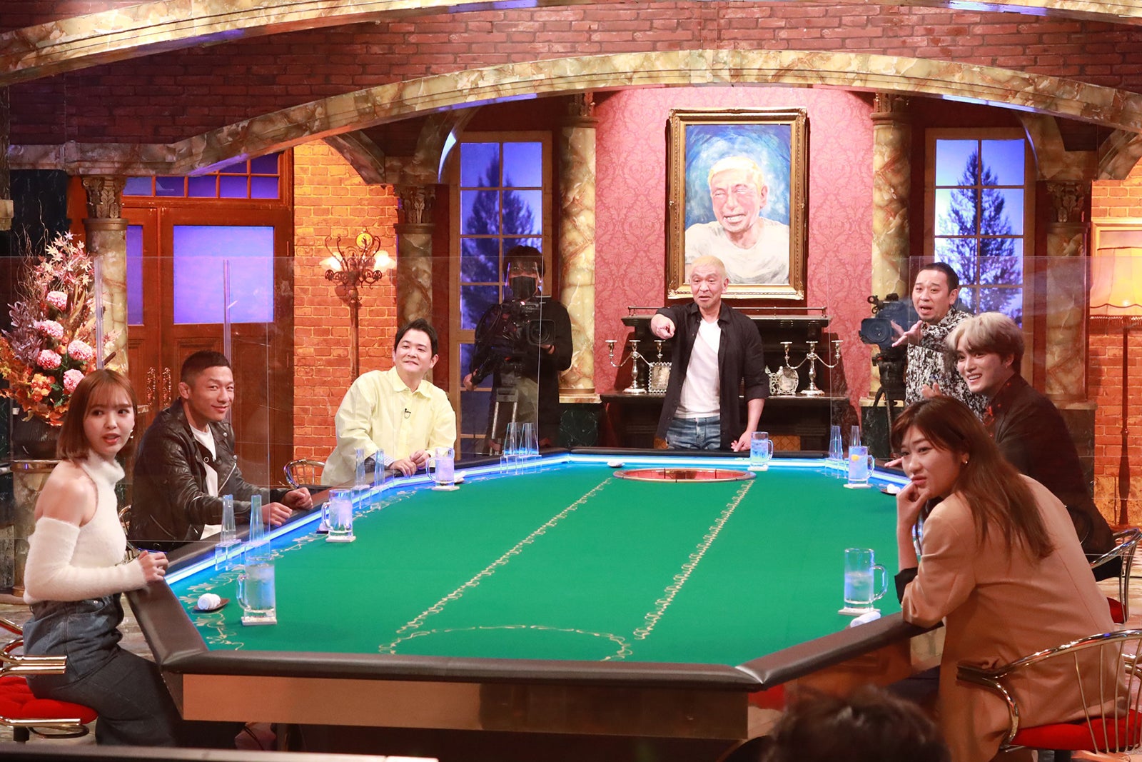 （左手前から時計回りに）藤田ニコル、堀口恭司、ノブ、松本人志、大悟、ジェジュン、ヒコロヒー （C）フジテレビ