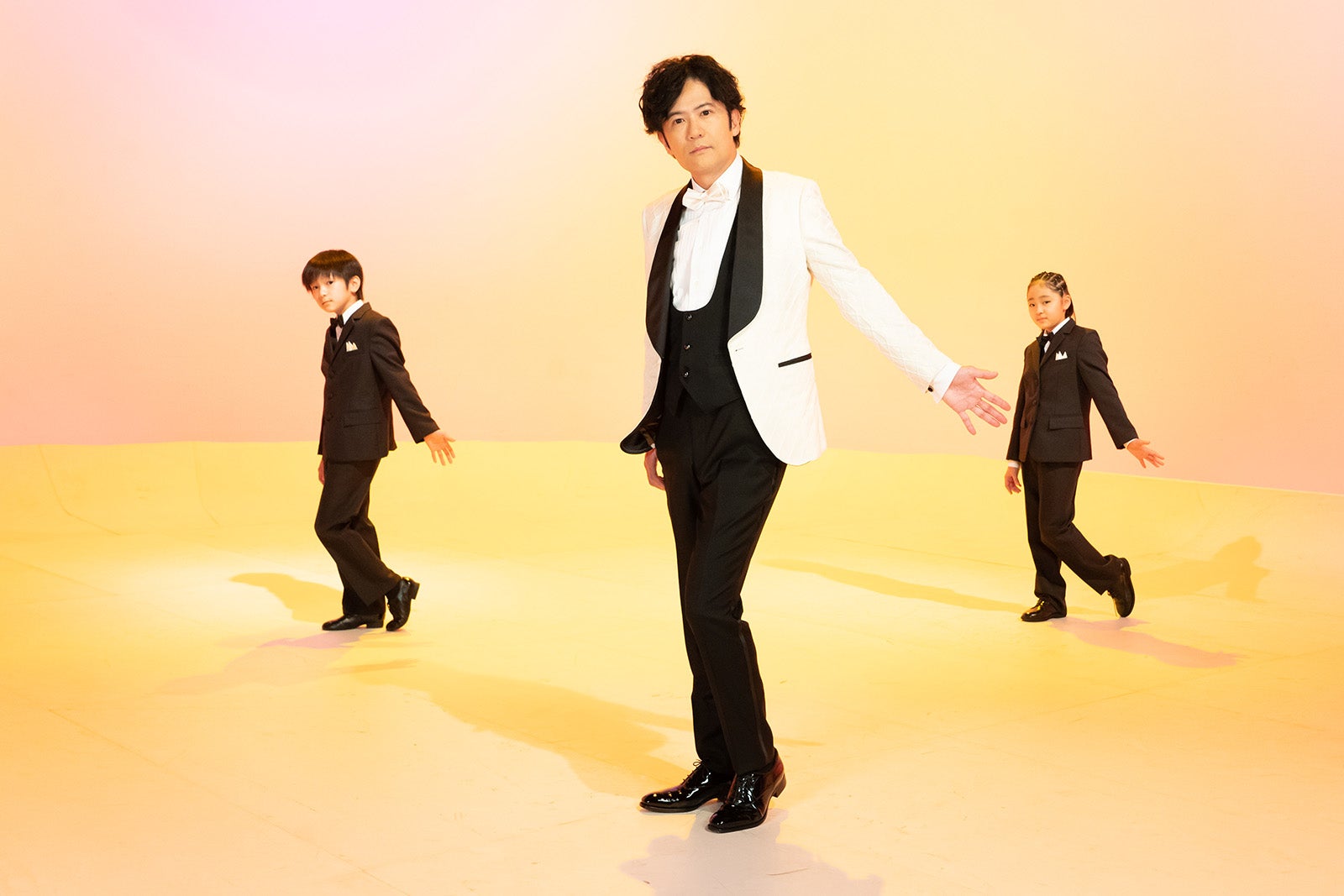 （中央）稲垣吾郎（C）NHK