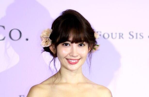 小嶋陽菜 東京タワーをバックに凛とした表情 エレガントなshotに称賛 美しすぎます モデルプレス