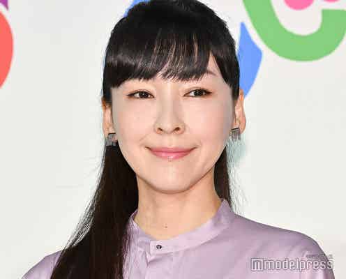 麻生久美子「おむすび」ド派手ギャルに変身 “ノリノリ”オフショットに「可愛すぎて惚れる」「現役でもいけそう」 と反響
