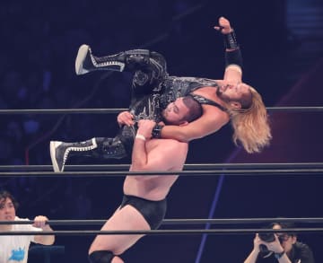 衝撃デビューのウルフアロン 五輪に異例配慮「IOCに怒られちゃうので」レスリング五輪王者カート・アングルの必殺技使うも技名表記に注文