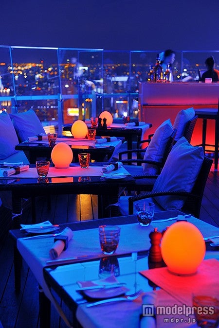 まるで映画のワンシーンのような非日常空間／情報提供：Red Sky