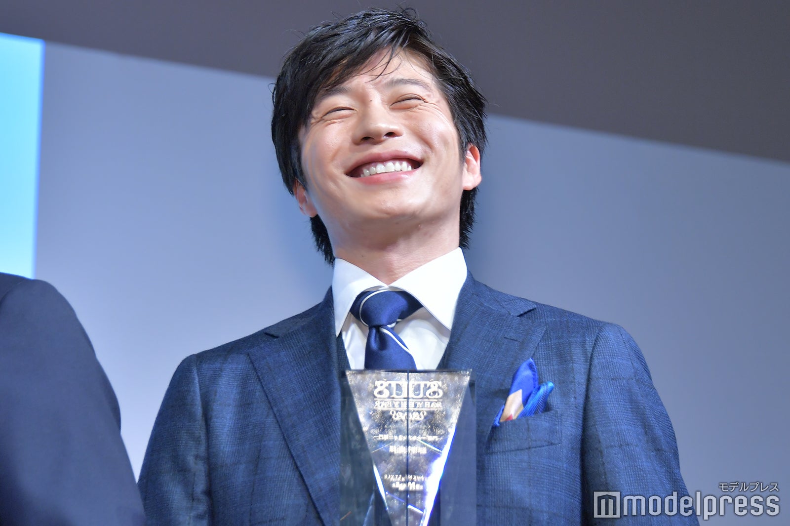 満面の笑みの田中圭（C）モデルプレス