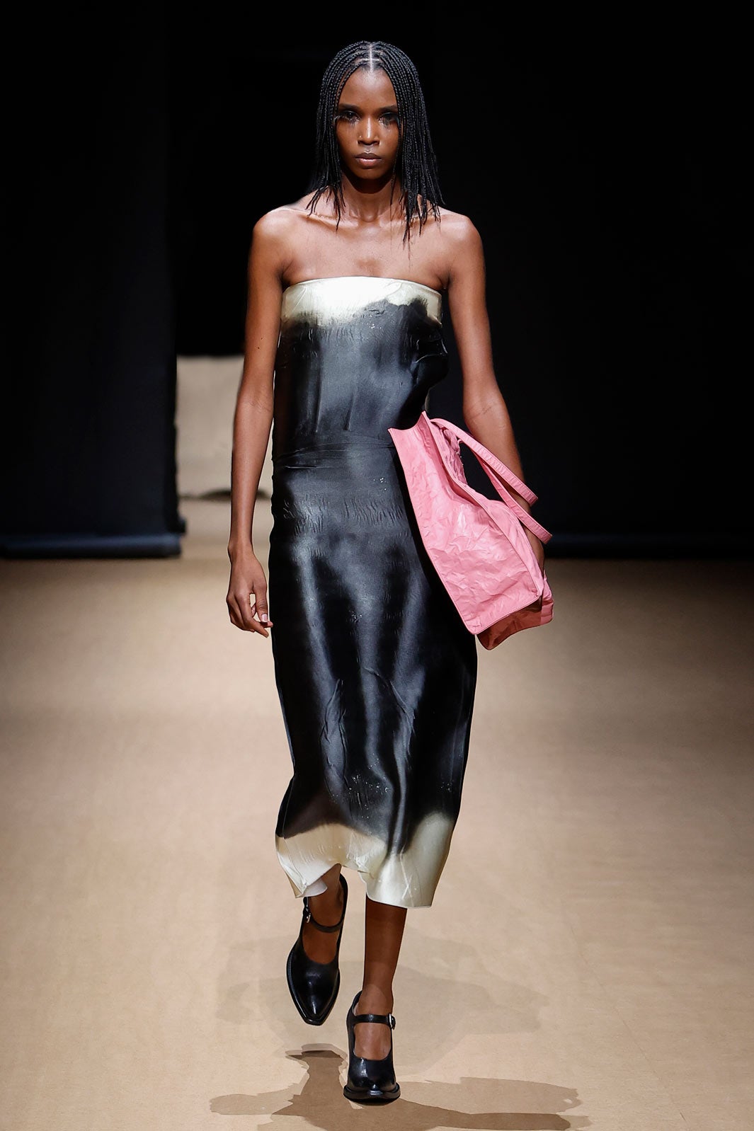 「TOUCH OF CRUDE」より（提供写真）