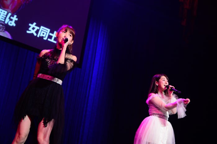 小嶋陽菜、伊豆田莉奈「AKB48グループ同時開催コンサートin横浜~来年こそランクインするぞ決起集会~」(C)AKS