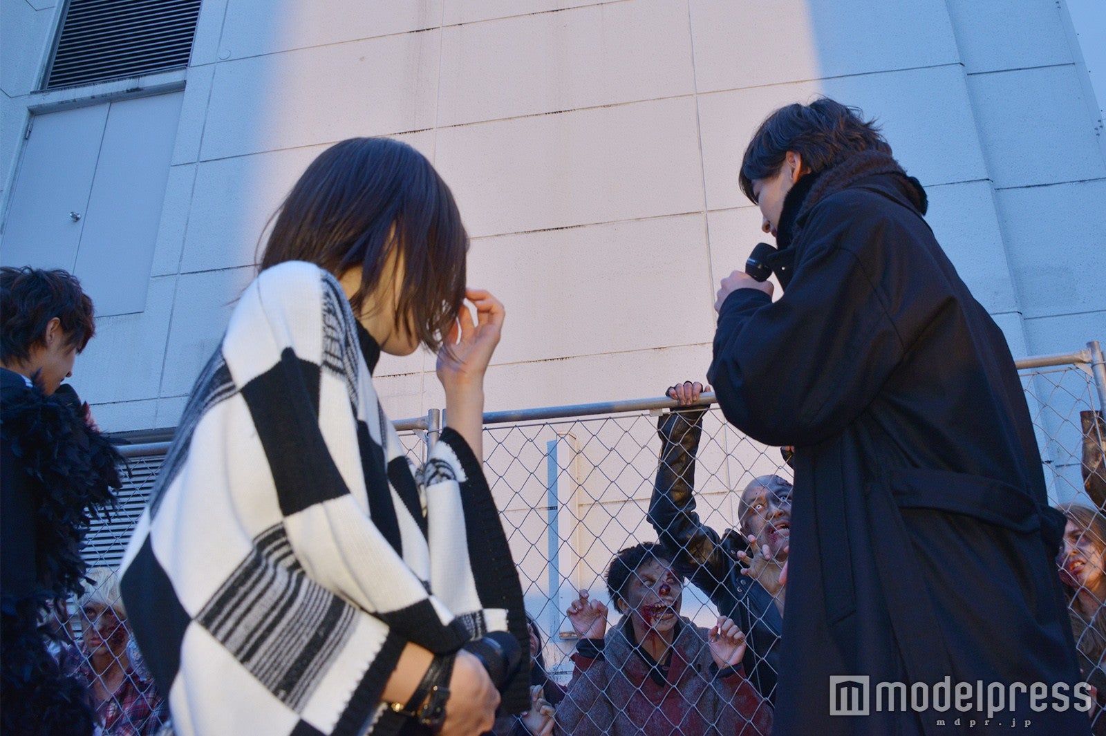 ゾンビにあたふた （C）モデルプレス