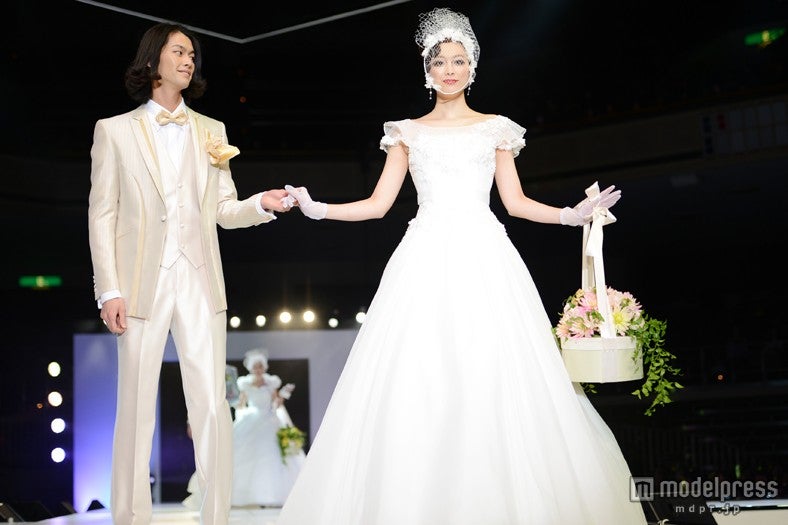 イーラン（右）